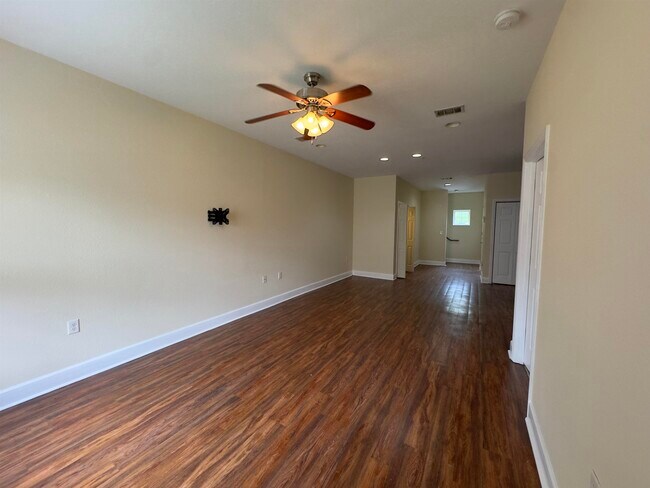 Photo - 1846-2 Belle Vue Way