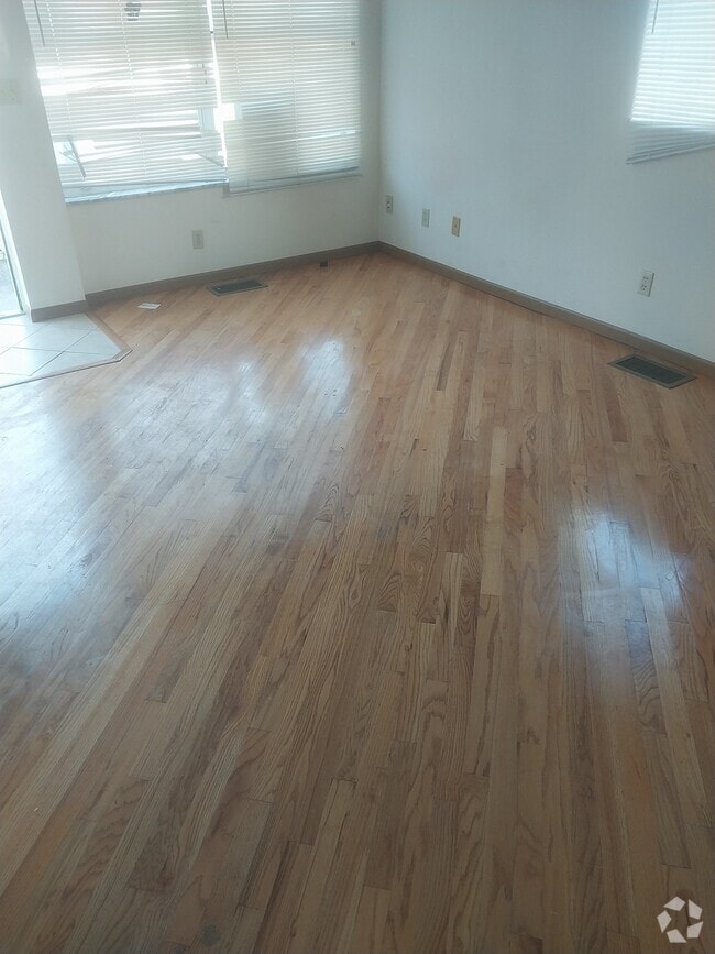 Building Photo - 246 Henson Ave Rental