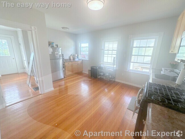 Building Photo - 251 Arlington St Unit 2 Rental