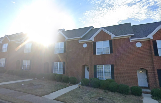 Building Photo - N. Dean Townhome