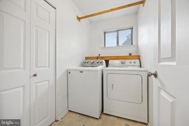 Photo - 105 Grant Rd