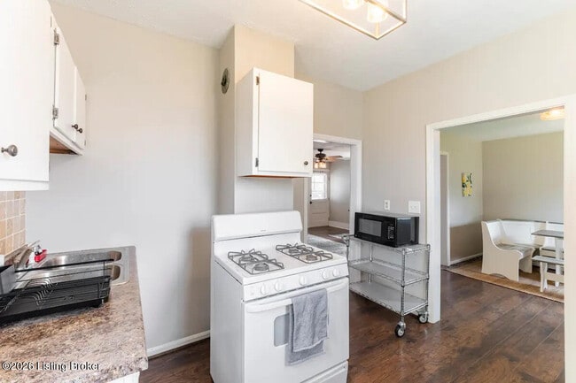 Photo - 1046 Charles St