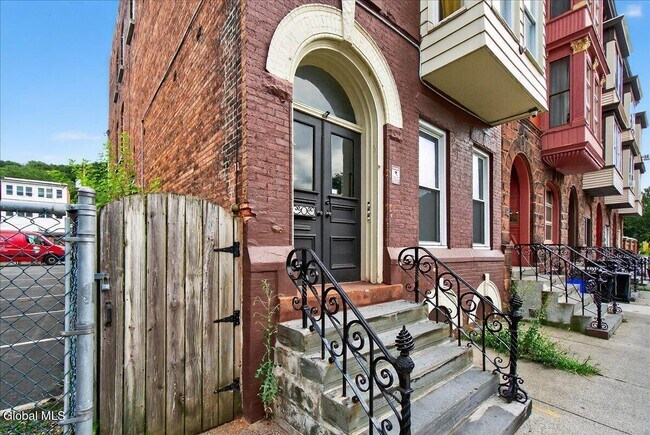 Building Photo - 192 4th St Unit #3 Rental