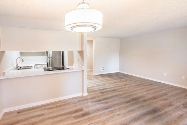 Riverside Park Apartments