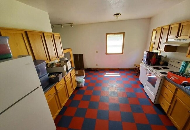 Photo - 725 N 9th Ave E