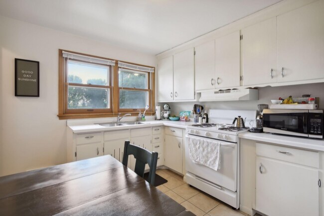 Photo - 2104-2106 E 58th St Unidad 2106