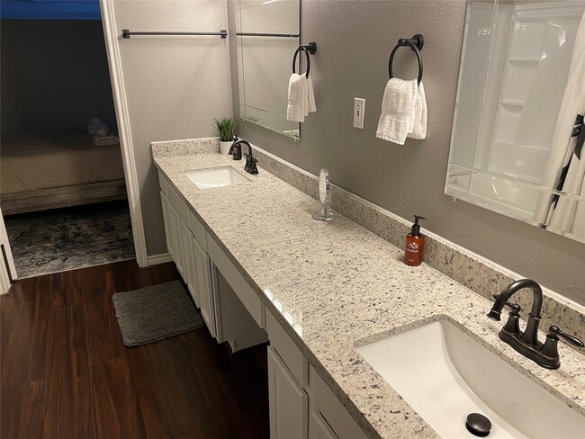 Building Photo - 2118 The Strand Unit 214