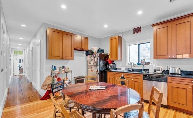 Photo - 180 Saint Alphonsus St