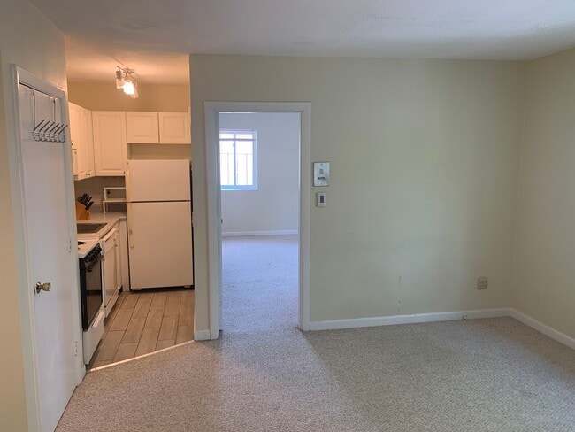 Photo - 200 Kelton St