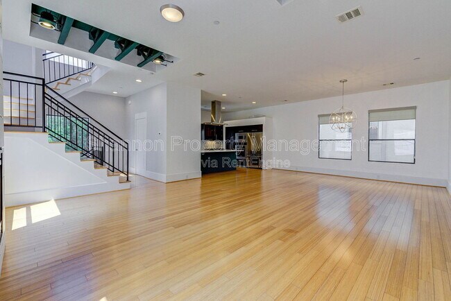 Photo - 113 Tuam St