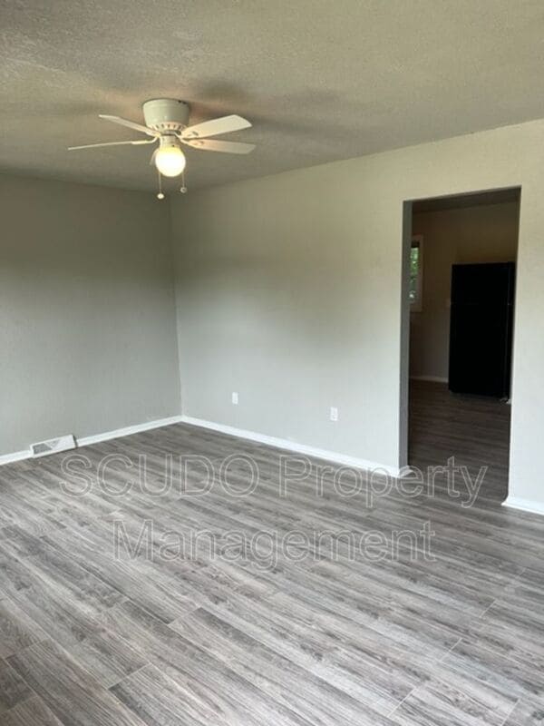 Photo - 623 N Highland Dr