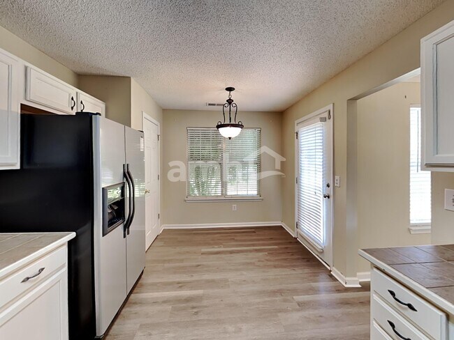 Photo - 3150 Peartree Dr NW