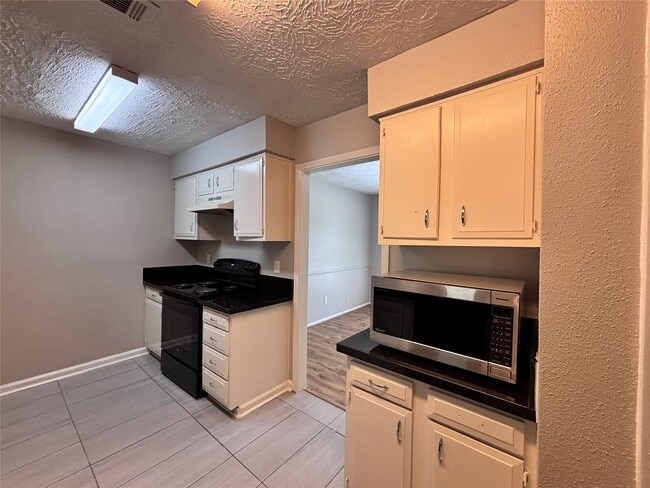Photo - 203 Woodvale St