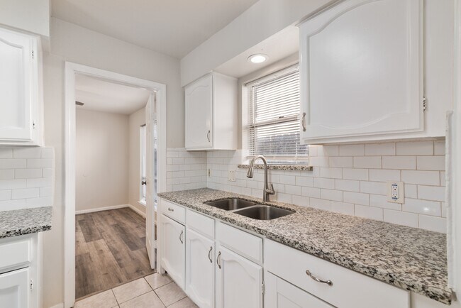 Photo - 22115 Fincastle Dr