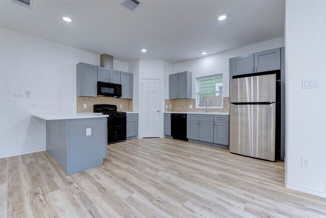 Photo - 8203 Woodlyn Rd