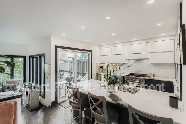 Building Photo - 287 S Holly St