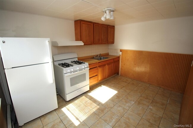 Photo - 4 School House Ln