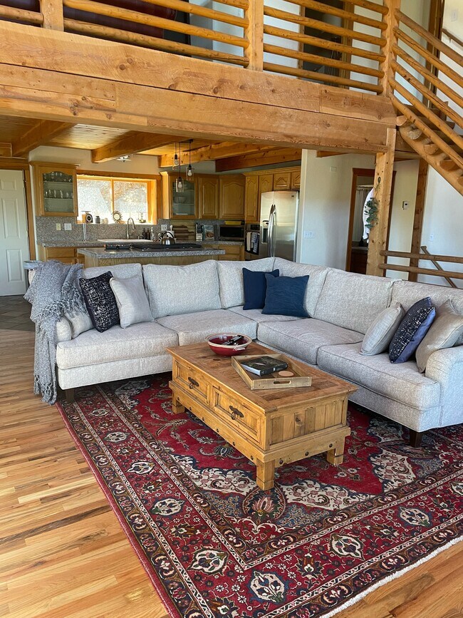 Photo - 180 Matterhorn Dr