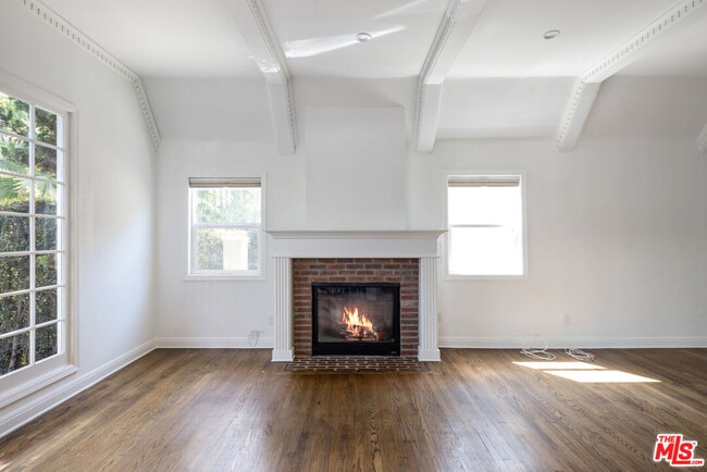 Photo - 437 Norwich Dr