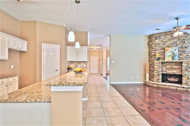 Photo - 4530 Springfield Lakes St
