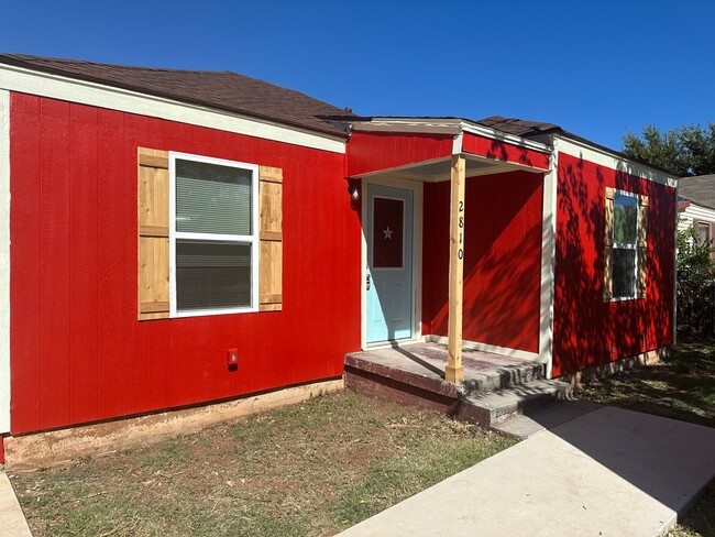 Building Photo - COMPLETE REMODEL! 2 bed 1 bath 1 car garage!