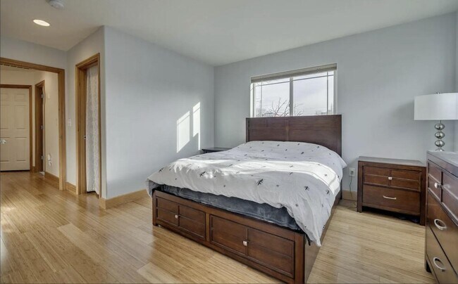 Photo - 337 N Ivy St