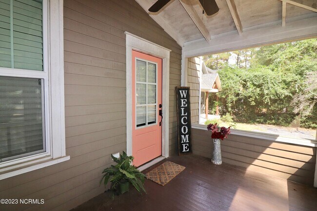 Photo - 630 N May St