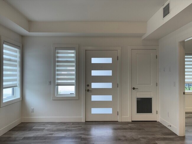 320 Mills Rd Unit 1