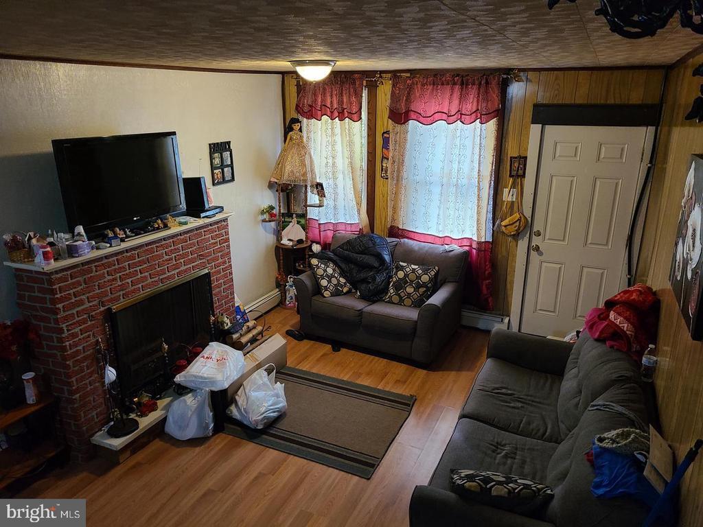 Photo - 140 Jersey St