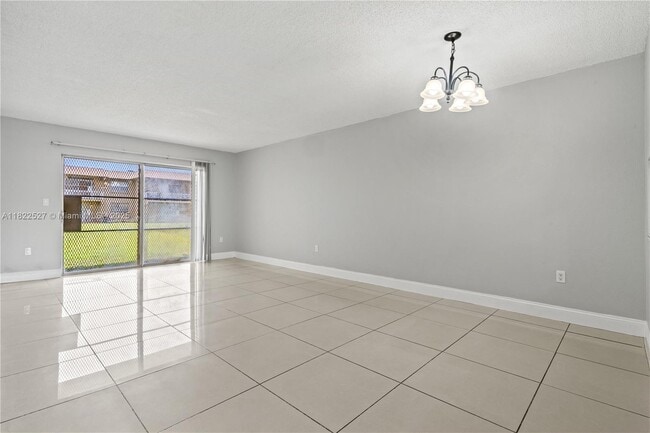 Photo - 301 NW 177th St Unidad 104