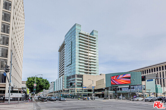 Building Photo - 3785 Wilshire Blvd Unit 1705 Rental