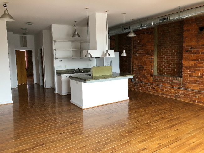 Photo - 506 S Elm St