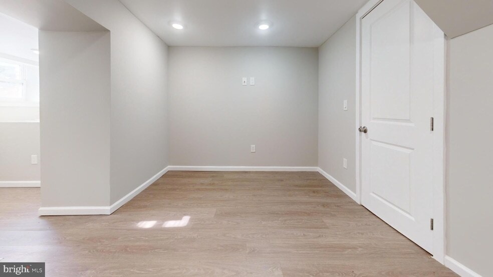 Photo - 1229 W Venango St Townhome