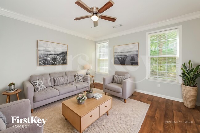 Photo - 975 Treymont Way SW