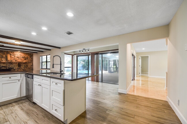 Photo - 8385 NW 14th St