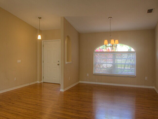 Photo - 5515 Maccaughey Dr