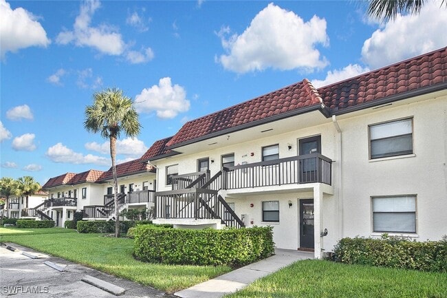 Building Photo - 4246 27th Ct SW Unit 206 Rental