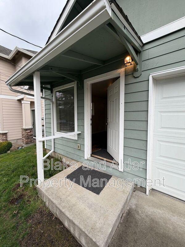 Photo - 13637 SE Center St