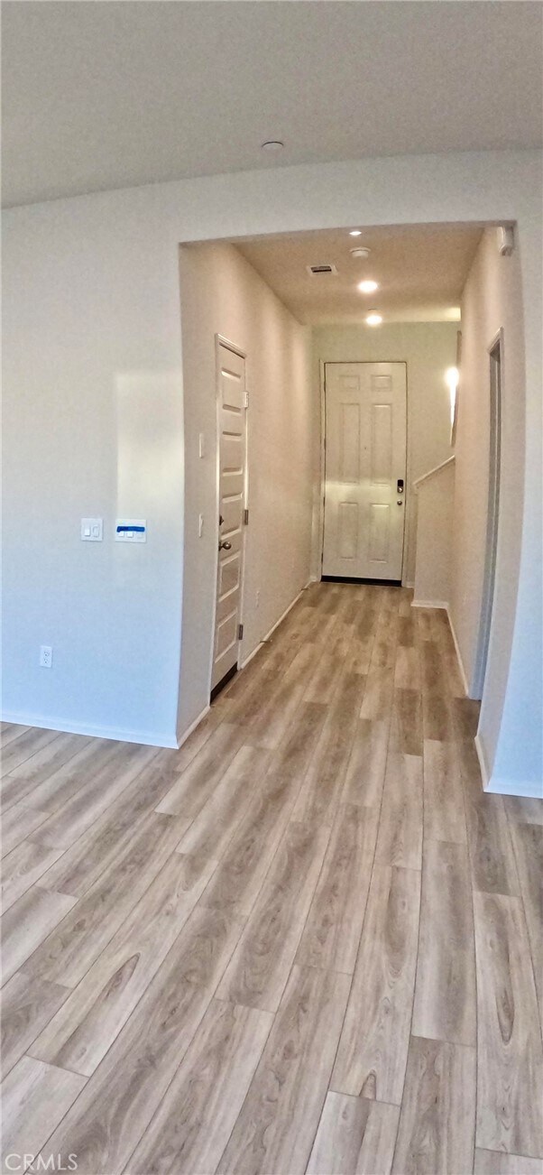 Photo - 358 Lockhart Wy