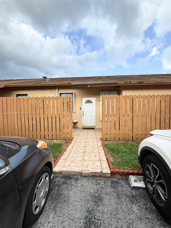 Photo - 19231 NW 67th Pl