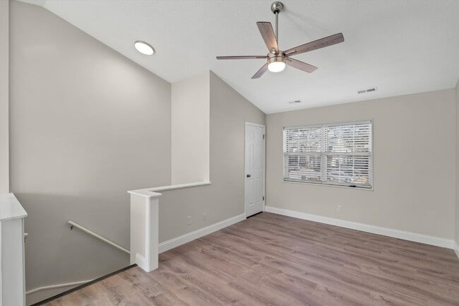 Photo - 1607 E Swan Cir