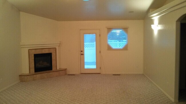 Photo - 411 Federation Rd