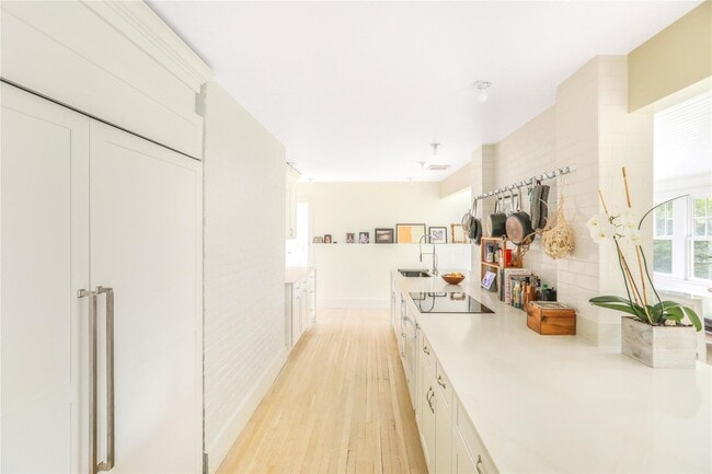 Photo - 20 Livingston Rd