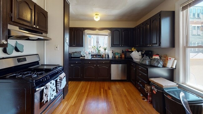 Building Photo - 27 Falcon St Unit 2