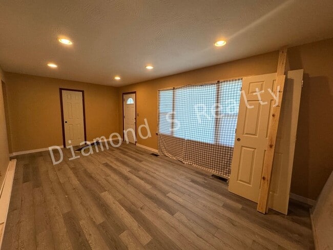 Photo - Charming and Clean 3 Bedroom Home - Nice/Quiet Neighborhood