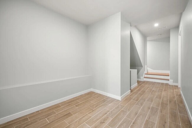 Photo - 147 Grampian Way