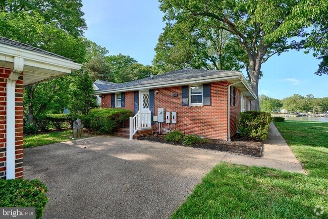 Building Photo - 1924 Cedar Rd Rental