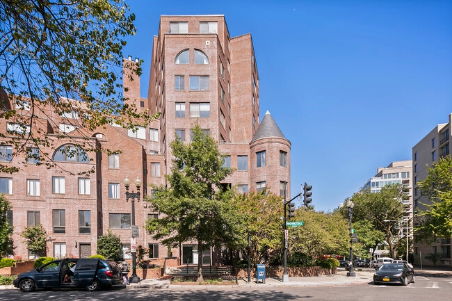 Photo - 3 Washington Cir NW Unit 103