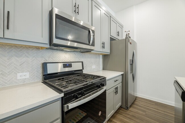 Photo - 9916 Hennings St