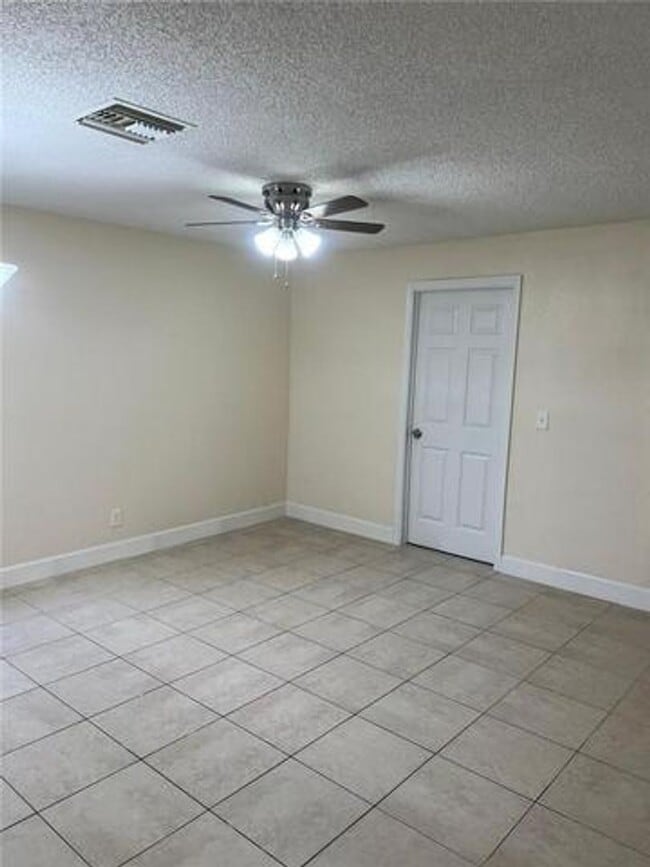 Photo - 9 NE 44th St